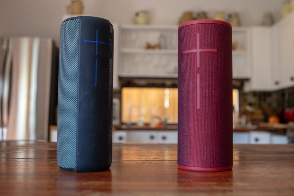 Soundbar aangesloten op televisie met HDMI-kabel voor optimale geluidskwaliteit