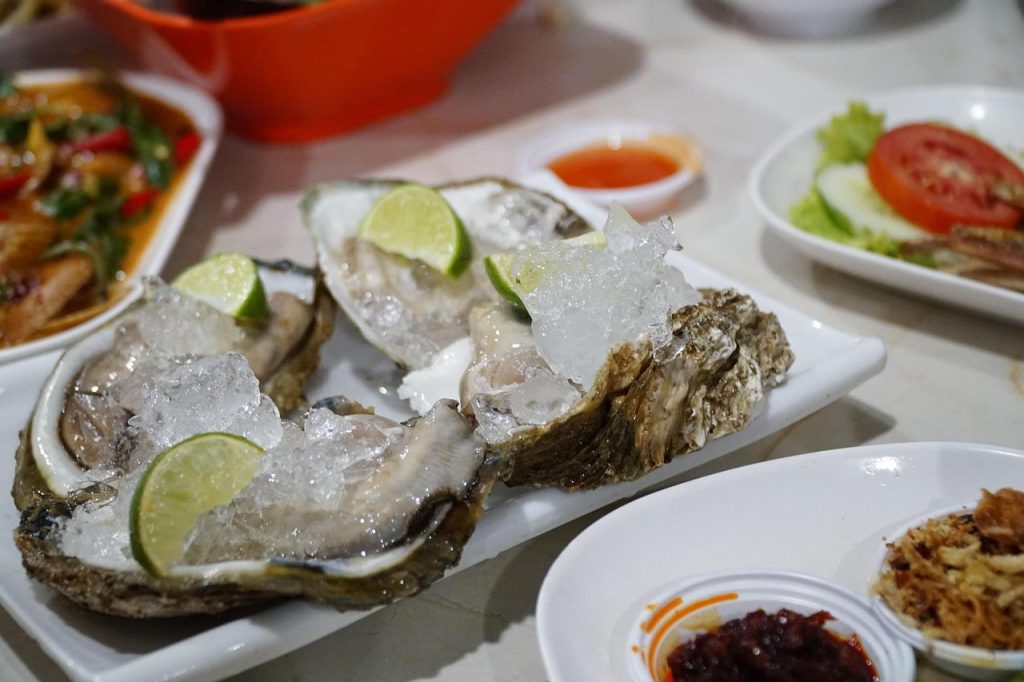 Cateringservice met oesters en exclusieve visgerechten, kaviaar en champagne voor evenementen in Nederland
